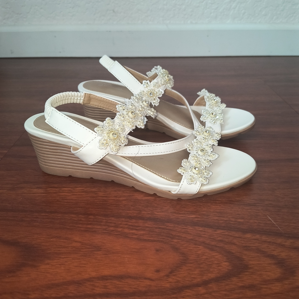 White Floral Women's Wedge Sandals